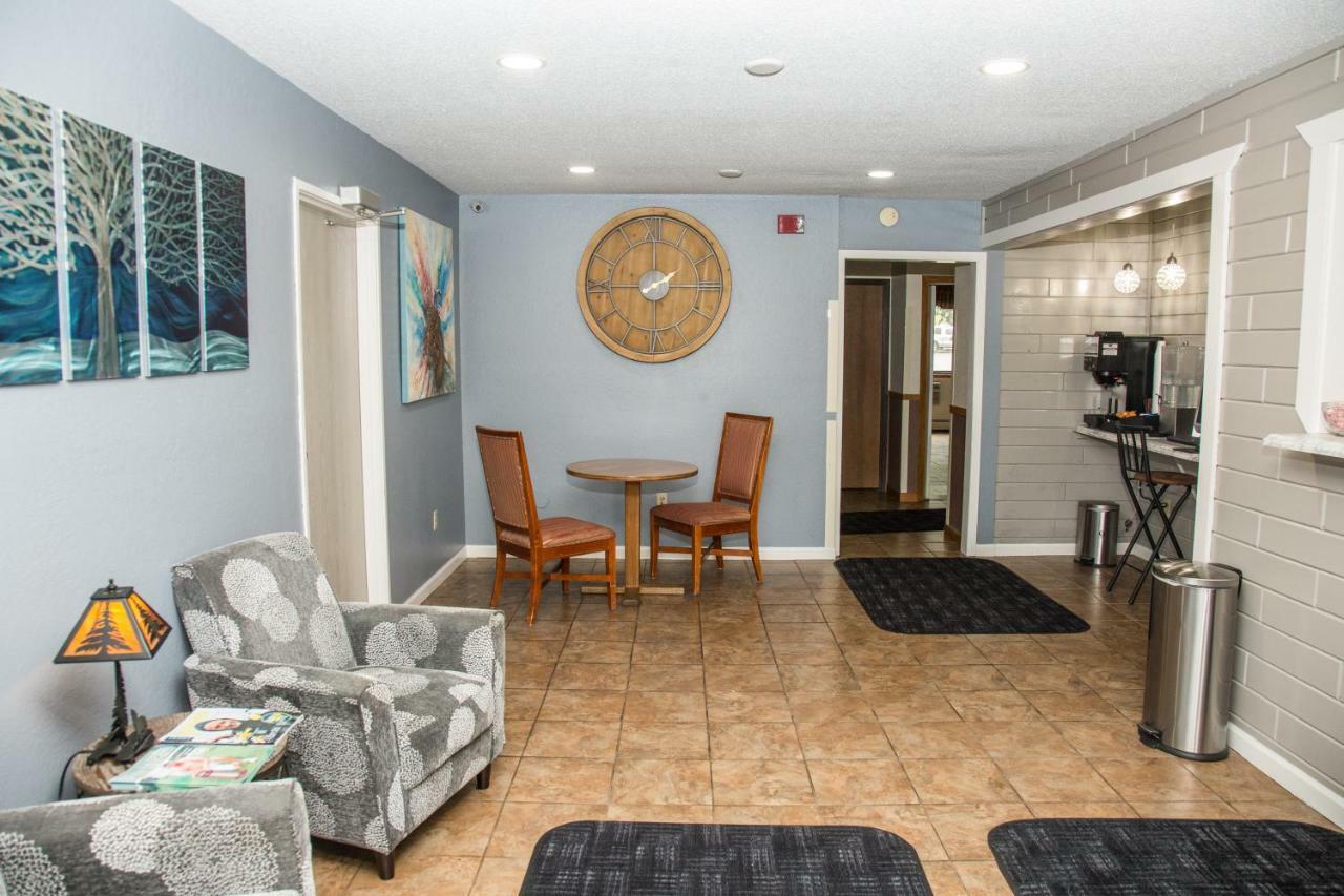 Americas Best Value Inn & Suites Detroit Lakes Exteriér fotografie